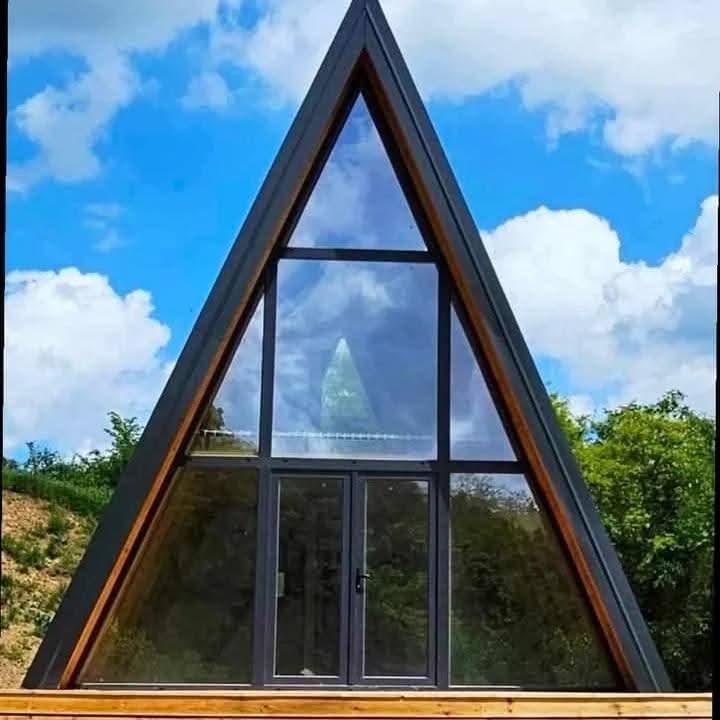 Chalé com estrutura metálica acabado